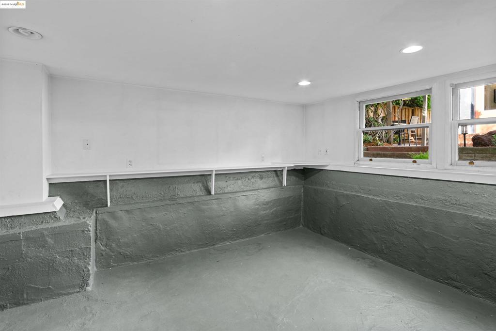 https://media.crmls.org/mediaz/e188e55d-2892-4e1e-b31c-2c09254395ee.jpg?preset=X-Large