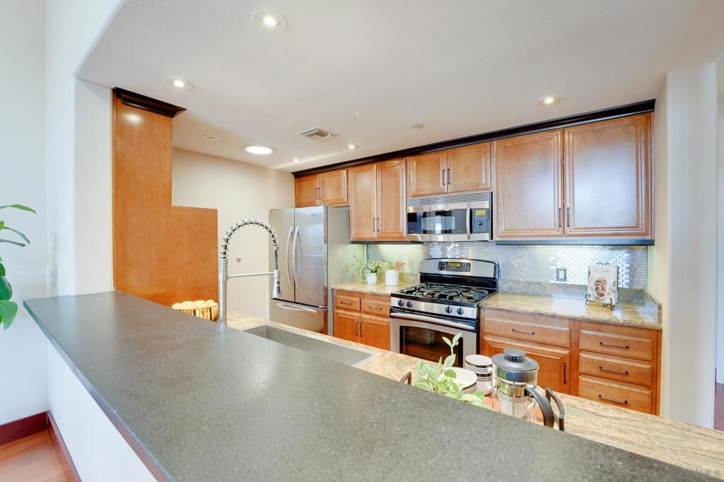 3990 Centre Street - photo 9