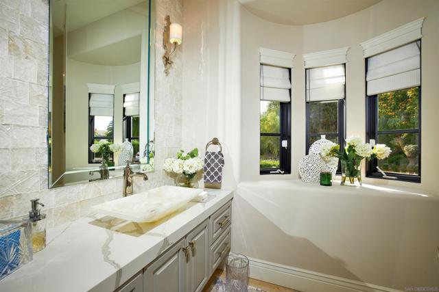 18092 Lago Vista, Rancho Santa Fe CA: https://media.crmls.org/mediaz/e189102d-9c1b-499e-84fa-791b579ac3c3.jpg