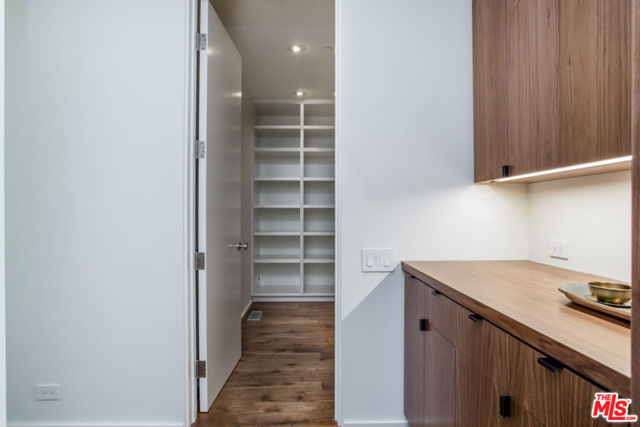 848 Milwood Avenue, Venice CA: https://media.crmls.org/mediaz/e18962fc-7bf1-4d58-83ab-65ca7ebcad09.jpg