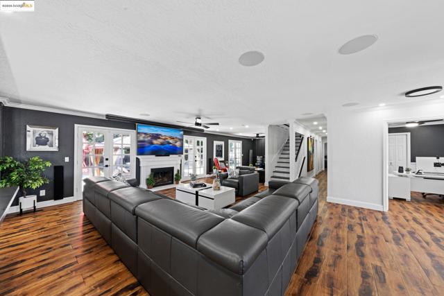 51 Cunha Ct, Oakley CA: https://media.crmls.org/mediaz/e189a2f7-9be6-41a3-83c2-57a6f4dc16d9.jpg