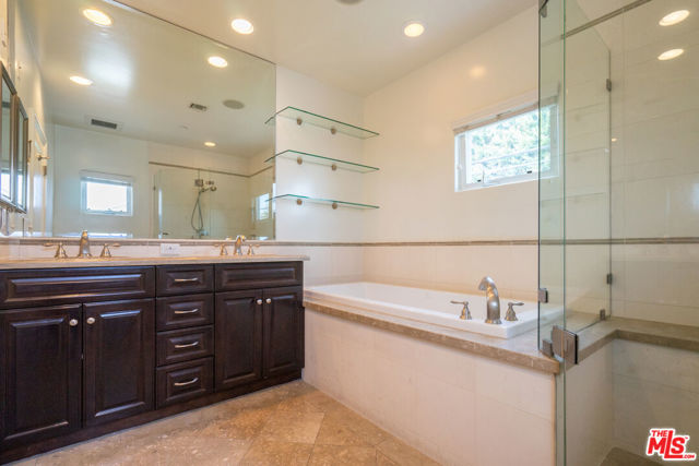 1529 S BEVERLY Drive, Los Angeles CA: https://media.crmls.org/mediaz/e18a177d-c499-4ca9-89b8-12de629f625f.jpg