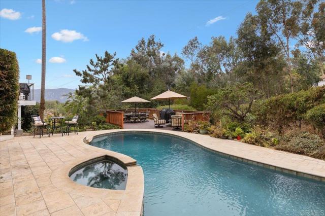 3439 Via Loma Vista, Escondido CA: https://media.crmls.org/mediaz/e18ad4d9-02ad-48c5-9d98-910cbe1ac536.jpg