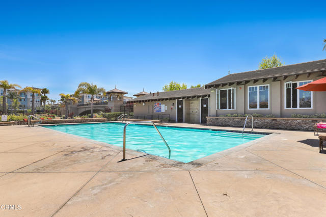 1524 Seabridge Lane, Oxnard CA: https://media.crmls.org/mediaz/e18b5818-0af1-4447-ae96-50d09f4b2936.jpg