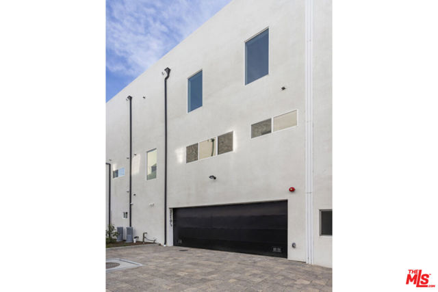 3210 1/2 Verdugo Road, Los Angeles CA: https://media.crmls.org/mediaz/e18c1890-9ecd-426a-8c61-4f174e5a2eda.jpg