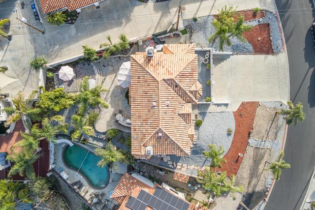 22633 Inspiration Pt, Canyon Lake CA: https://media.crmls.org/mediaz/e18c220f-a903-43cf-b0c0-9d9d90e015a7.jpg