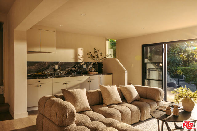 4790 Galendo Street, Woodland Hills CA: https://media.crmls.org/mediaz/e18c2839-8902-42d1-bf36-47a27a1284ec.jpg