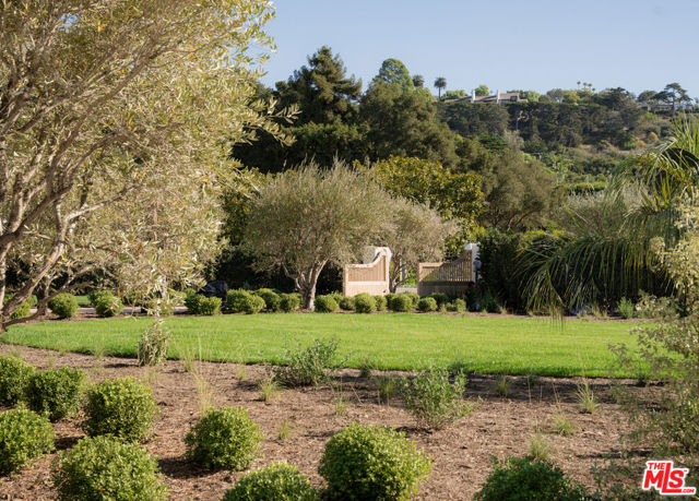 4200 Marina Drive, Santa Barbara CA: https://media.crmls.org/mediaz/e18c341c-8c03-4188-aa22-65081698336d.jpg