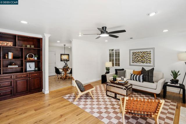 1950 Emerald St, Concord CA: https://media.crmls.org/mediaz/e18c36b8-d221-46c0-a197-55e09456ea91.jpg