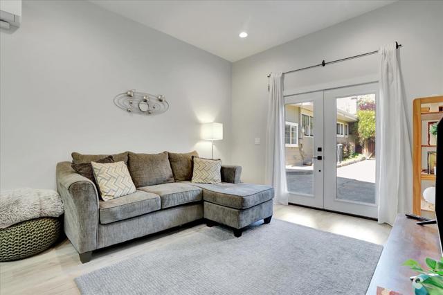 355 S 17th Street, San Jose CA: https://media.crmls.org/mediaz/e18cad22-4881-40e3-95c0-01d2a5d4db61.jpg