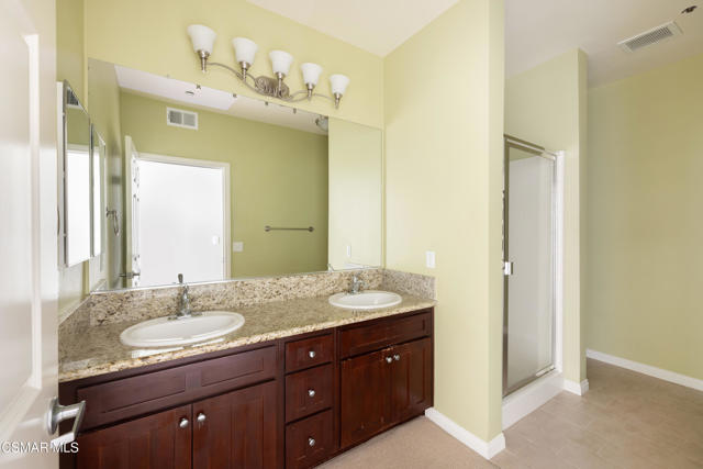 485 Country Club Drive, Simi Valley CA: https://media.crmls.org/mediaz/e18d2efa-51f1-4949-b351-92ee6ce3a0b1.jpg