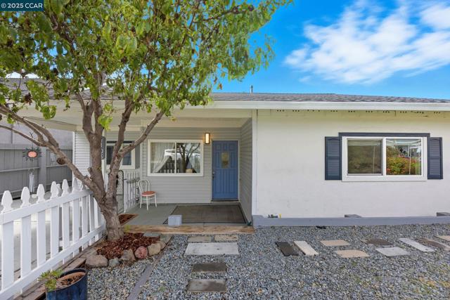 4108 Irene Dr, Martinez CA: https://media.crmls.org/mediaz/e18d3283-fc48-453e-b045-451640ab454f.jpg