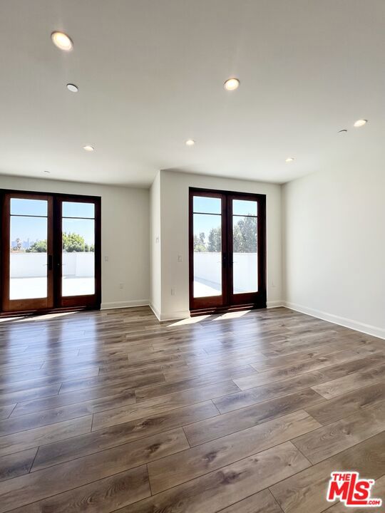 859 S LUCERNE Boulevard, Los Angeles CA: https://media.crmls.org/mediaz/e18d78b5-dc25-4072-ae34-4e65f87a8e2e.jpg