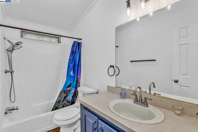 1170 Graceland Pl,  CA: https://media.crmls.org/mediaz/e18da60c-03fc-4ec9-87af-0f053257ec68.jpg