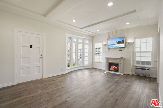 228 S REEVES Drive, Beverly Hills CA: https://media.crmls.org/mediaz/e18dc6f7-e9d6-4252-a353-f8eef822059a.jpg