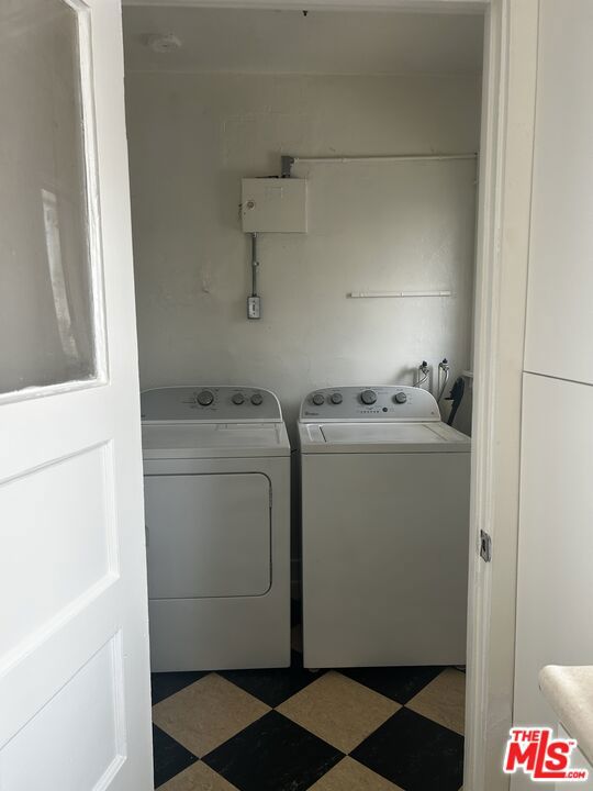 543 S Chicago Street, Los Angeles CA: https://media.crmls.org/mediaz/e18df04f-6178-421d-af11-8046e4bc7f9b.jpg