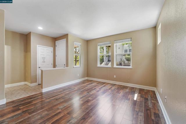 513 Lexington Dr, Vallejo CA: https://media.crmls.org/mediaz/e18e0c45-5518-4046-a7b9-a51d895b1dbc.jpg