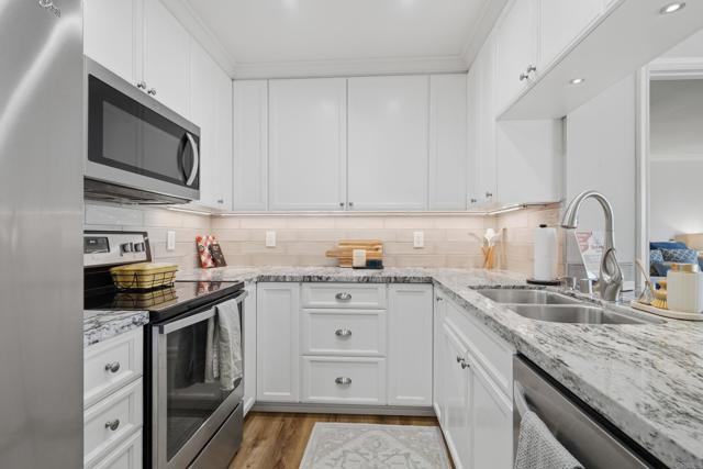 Detail Gallery Image 4 of 26 For 5704 Baltimore #327,  La Mesa,  CA 91942 - 2 Beds | 2 Baths