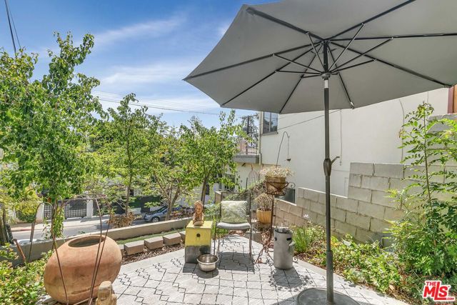 2073 VINE Street, Los Angeles CA: https://media.crmls.org/mediaz/e18e2c3c-e705-48ca-91d1-40e1f70e8cc2.jpg