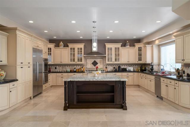 7302 Vista Rancho Ct., Rancho Santa Fe CA: https://media.crmls.org/mediaz/e18e9d8e-6a31-484f-8978-90f3fc26af6f.jpg