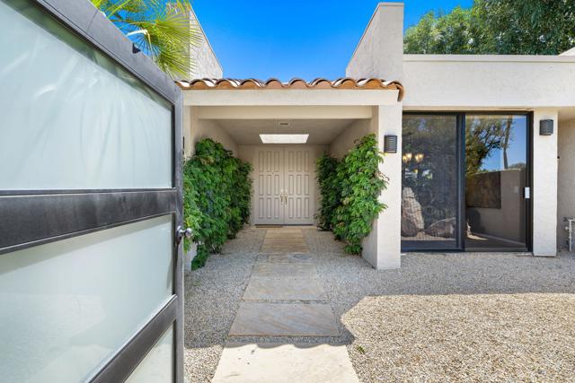 26 Stanford Drive, Rancho Mirage CA: https://media.crmls.org/mediaz/e18ed316-cd72-4633-87a9-8d116223bde7.jpg