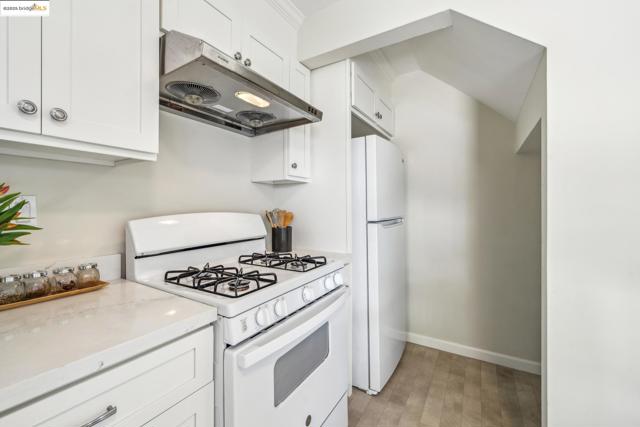 317 Pacific, Alameda CA: https://media.crmls.org/mediaz/e18ed390-06c9-47a4-bee5-1b791b60964f.jpg