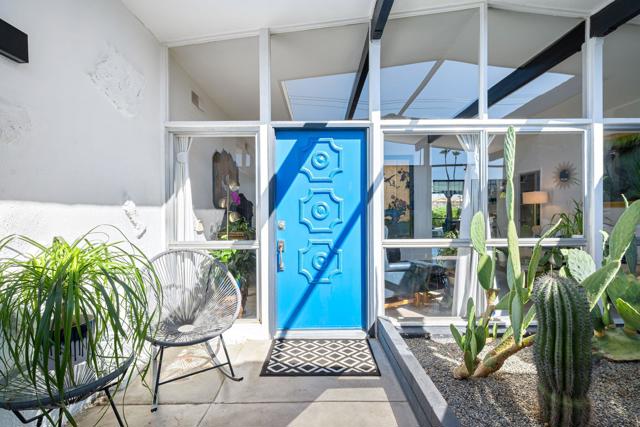 43709 Louisiana Street, Palm Desert CA: https://media.crmls.org/mediaz/e18ee59b-9638-405d-9909-4883ce9ad605.jpg