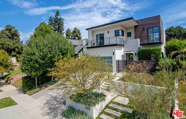 362 N Norton Avenue, Los Angeles CA: https://media.crmls.org/mediaz/e18f3a7d-f6ea-40f9-8a3e-5ac1f41242ab.jpg