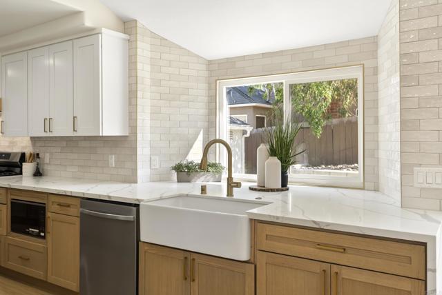 Detail Gallery Image 6 of 20 For 5170 Randlett Dr, La Mesa,  CA 91942 - 3 Beds | 2 Baths