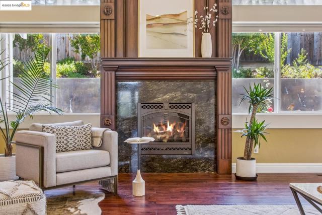 3244 Ridgeview PL, Hayward CA: https://media.crmls.org/mediaz/e190048b-e628-4d54-a3b6-0317dfbd7f3c.jpg