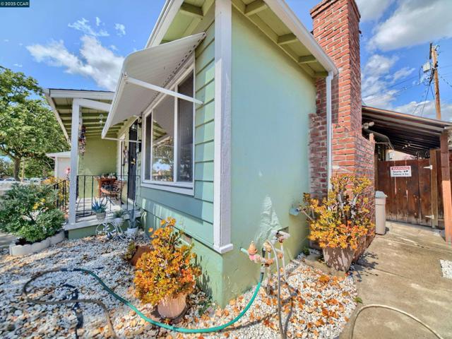 848 Linda Vista Street, San Jose CA: https://media.crmls.org/mediaz/e1900e83-fc24-41ad-b973-cfe72cc8cef9.jpg