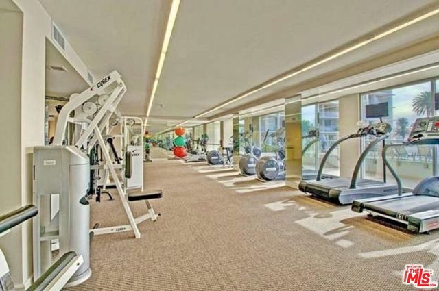 201 Ocean Avenue, Santa Monica CA: https://media.crmls.org/mediaz/e190993e-dbd7-402b-b2e4-a084b4146710.jpg