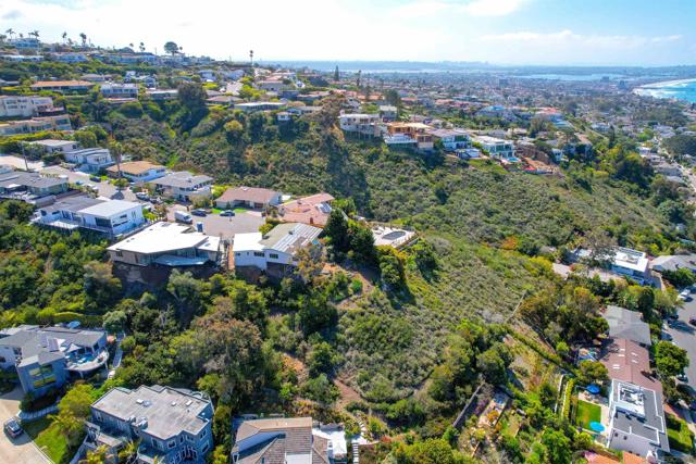 5995 La Jolla Corona Dr., La Jolla CA: https://media.crmls.org/mediaz/e190cfbb-71c8-4c4b-b774-85e1b026b804.jpg