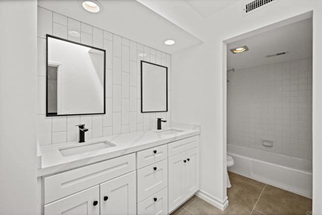 1033 Via Mil Cumbres, Solana Beach CA: https://media.crmls.org/mediaz/e19250f4-7e6e-4701-96d0-993c6dac12e4.jpg
