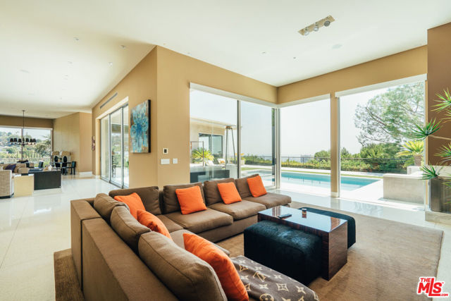 1470 CARLA, Beverly Hills CA: https://media.crmls.org/mediaz/e1929833-3ae2-4b11-9059-e7cc4c2aa500.jpg