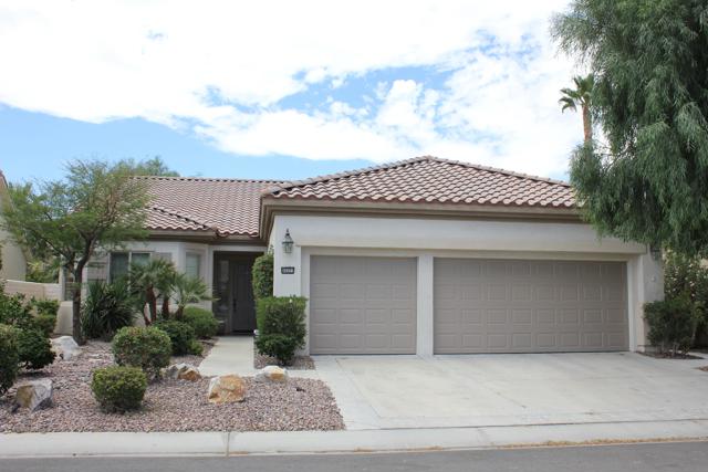 40421 Calle Santa Anita, Indio CA: https://media.crmls.org/mediaz/e192fee3-d17b-479d-9229-fba29bbe0a7d.jpg