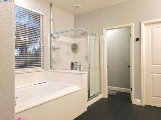 556 Sherborne Court, Galt CA: https://media.crmls.org/mediaz/e194178f-2c09-4dda-8977-6c90334085ce.jpg