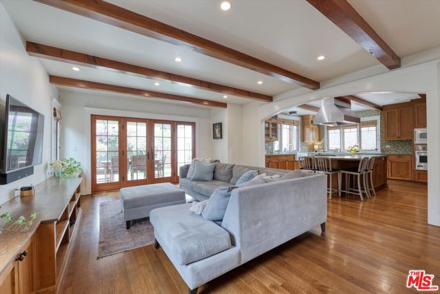 933 W Venezia Avenue, Venice CA: https://media.crmls.org/mediaz/e194b4d5-c5e5-43ff-9d6f-c658f453d8fa.jpg