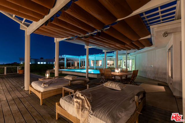 2224 Hercules Drive, Los Angeles CA: https://media.crmls.org/mediaz/e194be9d-4069-4db0-84be-a7cedaa1e14b.jpg