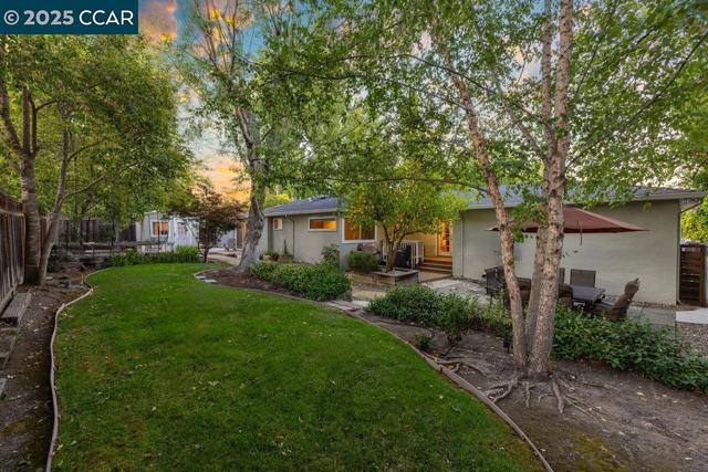 41 Iris Ln, Walnut Creek CA: https://media.crmls.org/mediaz/e1952c85-aa0e-4848-ae75-7723431cdcf2.jpg