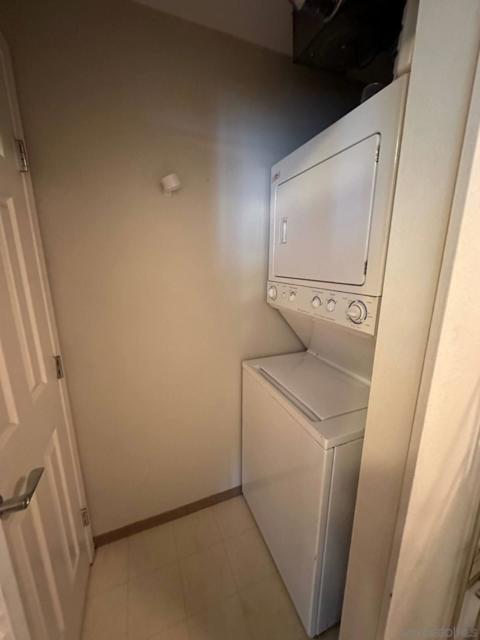 1240 India St, San Diego CA: https://media.crmls.org/mediaz/e19570e7-adf2-440d-a216-b025667edc87.jpg