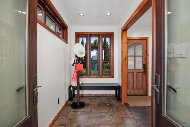 860 Nardo Road, Encinitas CA: https://media.crmls.org/mediaz/e1959732-745c-4dd0-9948-8ddd4a50274a.jpg