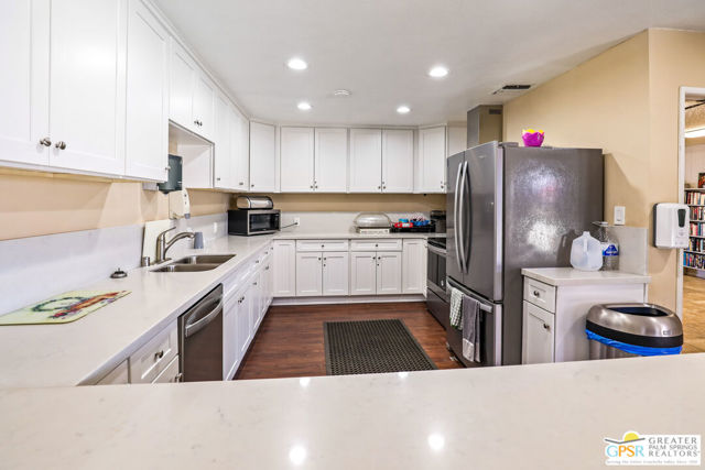 80 Dunes Circle, Cathedral City CA: https://media.crmls.org/mediaz/e19597ca-f226-43a4-b377-8ca0644d267e.jpg