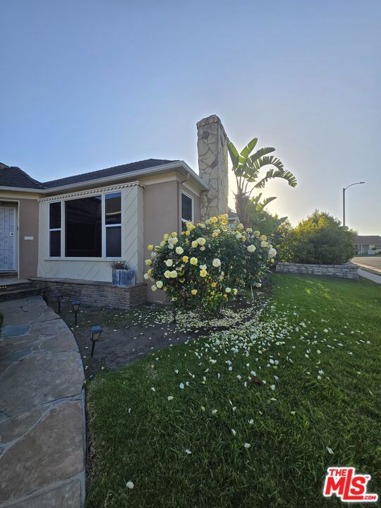 4512 Chasar Place, Los Angeles CA: https://media.crmls.org/mediaz/e195e61c-4f21-47bb-a25d-e9e7a4322684.jpg