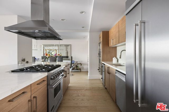 13650 Marina Pointe Drive, Marina del Rey CA: https://media.crmls.org/mediaz/e195e959-7ecf-453f-af4f-c35cf6682fd6.jpg