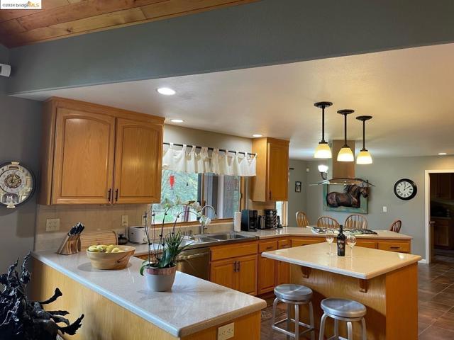 Image 17 of 48 For 16160 Willow Glen Rd