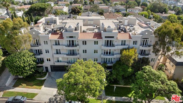 1650 Veteran Avenue, Los Angeles CA: https://media.crmls.org/mediaz/e1961532-96ad-4b9b-a654-721ebdf17f37.jpg