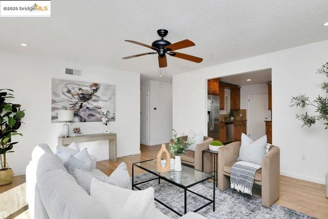 2449 Center Rd, Novato CA: https://media.crmls.org/mediaz/e1964bf6-a569-494a-a427-f3d2d4668a43.jpg