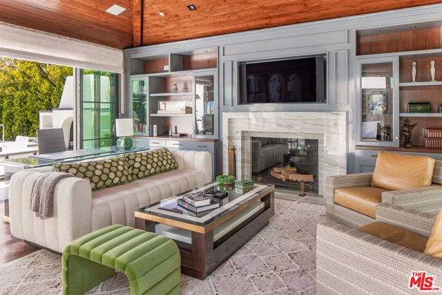 1445 Via Cresta, Pacific Palisades CA: https://media.crmls.org/mediaz/e196a044-8301-4fc2-8adf-f9f3e7be95d2.jpg
