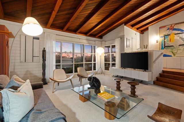6423 Avenida Cresta, La Jolla CA: https://media.crmls.org/mediaz/e1976baa-010a-4e07-89c3-6703e3269860.jpg
